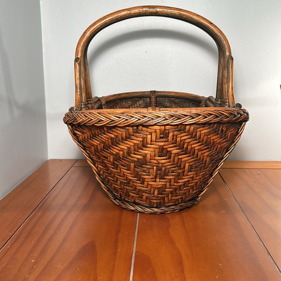 Rustic Wicker Basket w/ Double Woven Handle - Picture 3 of 9